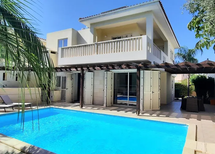 Villa Larnaca Bay Resort
